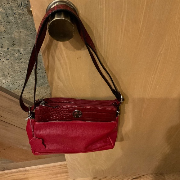 Giani Bernini Red Leather Pebble and Crocodile Style Embossed Bag - Picture 3 of 4
